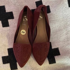 Maroon pointed toe flats
